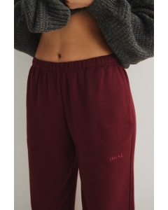 Spodnie typu jogger z HAFTEM w kolorze BURGUNDY - NEVIS