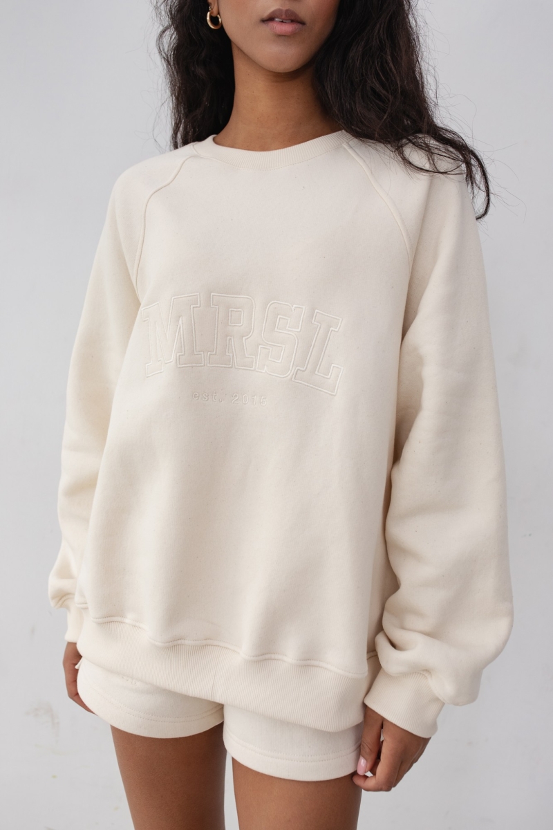 Bluza damska o luźnym kroju z haftem MRSL w kolorze LIGHT BEIGE - OLIVET
