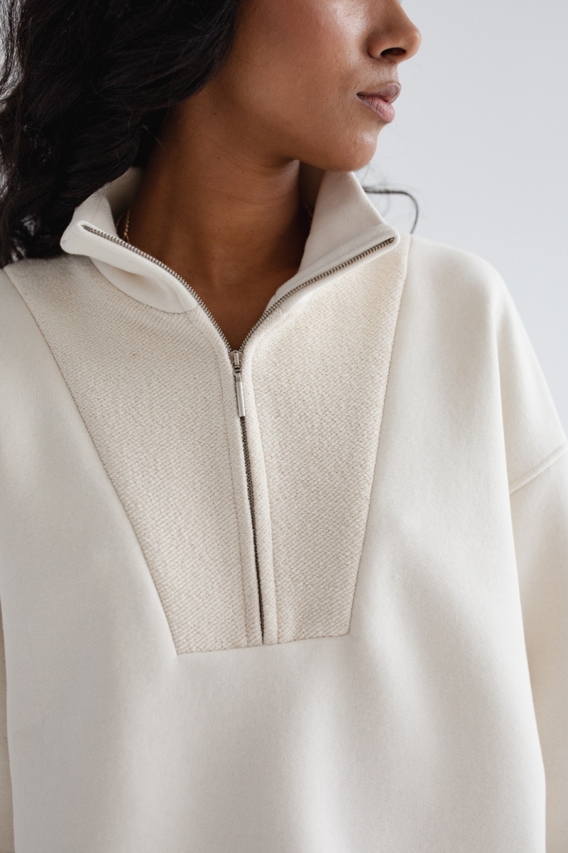 Bluza damska z zamkiem na dekolcie w kolorze LIGHT BEIGE- CLERMONT