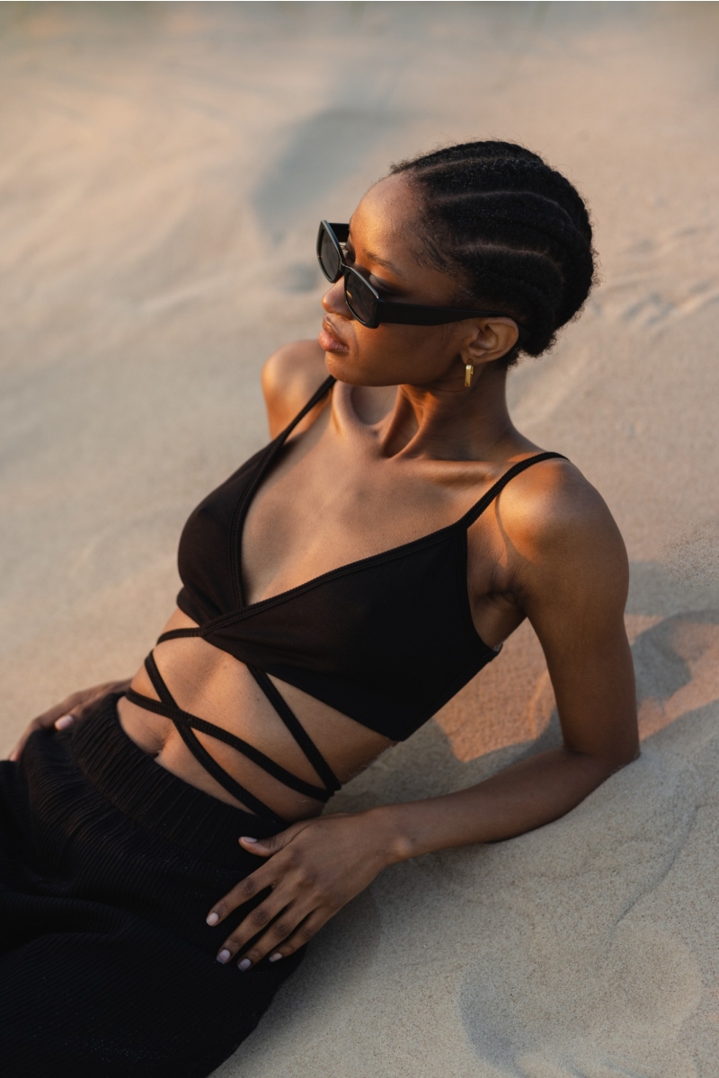TOP wiązany w talii w kolorze TOTALLY BLACK - RIO