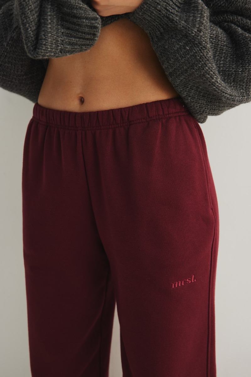 Spodnie typu jogger z HAFTEM w kolorze BURGUNDY - NEVIS