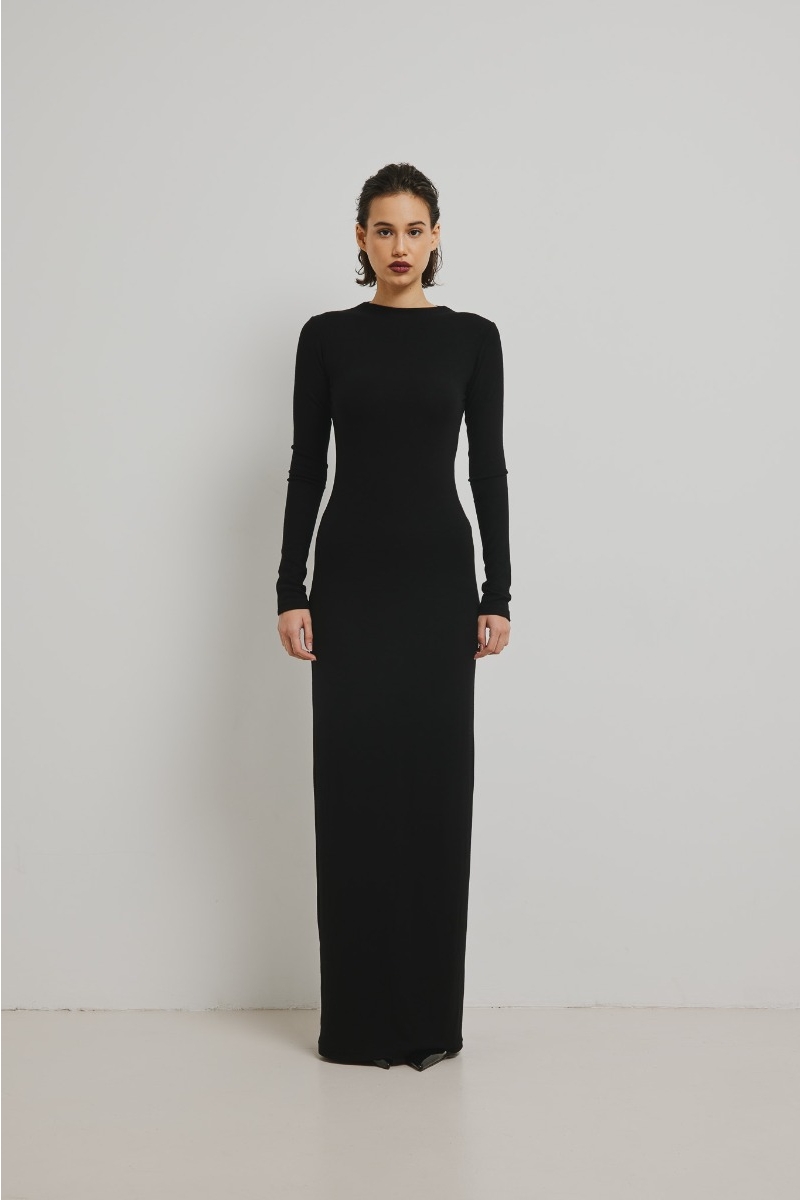 Gładka sukienka MAXI w kolorze TOTALLY BLACK - ARVENA