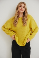 Sweter oversize z bufiastymi rękawami w kolorze LEMON - RIVERO