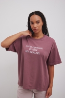 Tshirt typu oversize z NADRUKIEM  w kolorze  DUSTY PLUM - QUOTES OPINION