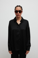 Luźna koszula z satyny w kolorze TOTALLY BLACK - LACERTA