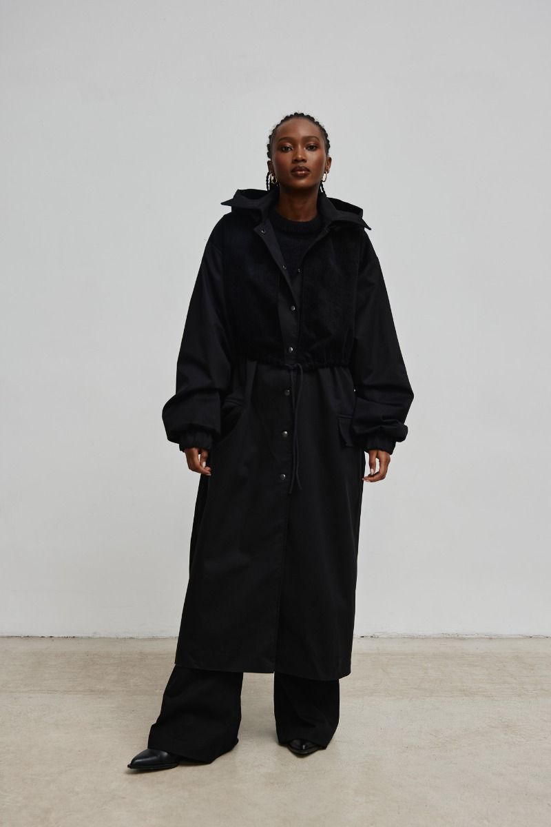 Długi płaszcz typu oversize w kolorze TOTALY BLACK - HUNTER