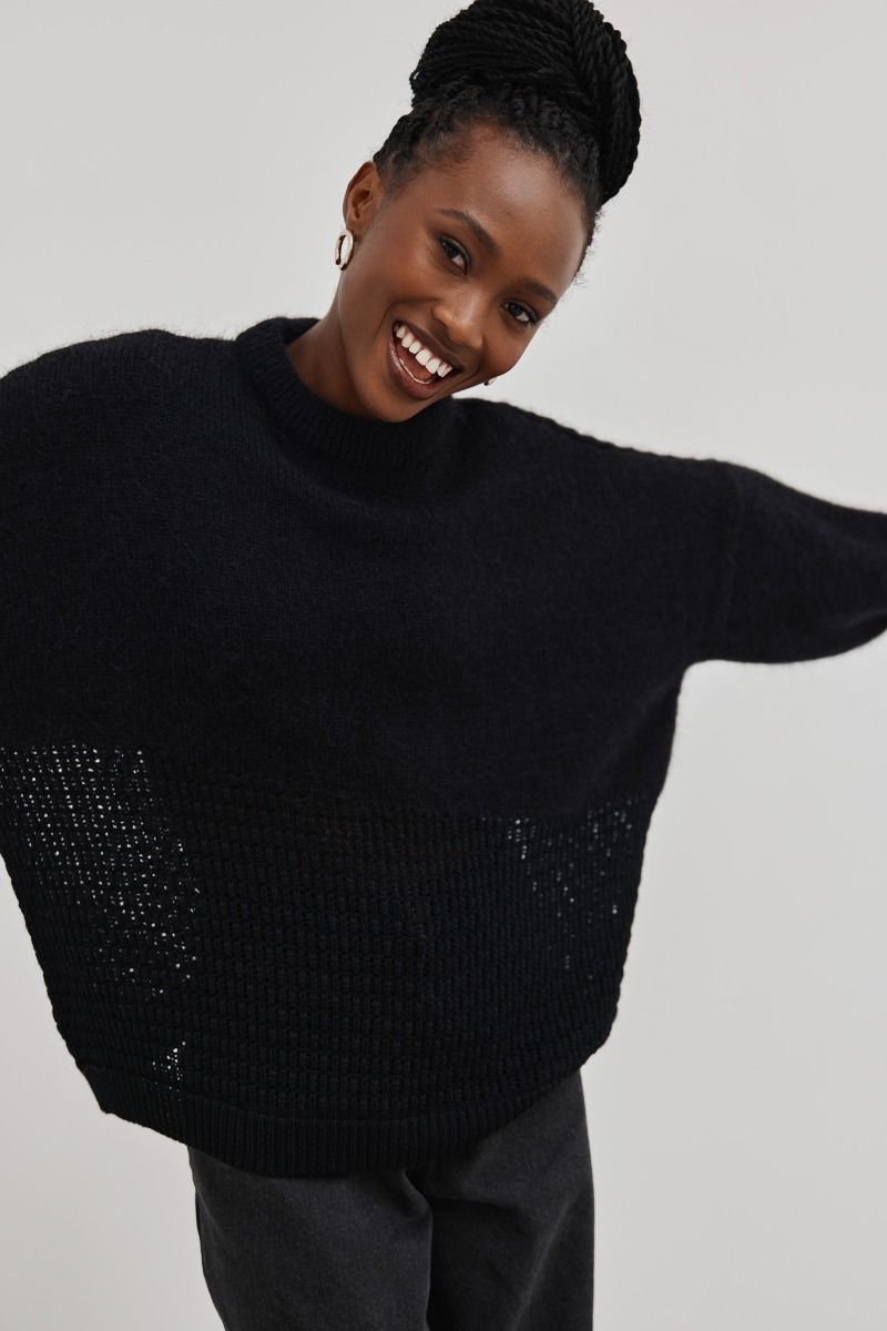 Wełniany sweter o zróżnicowanym splocie w kolorze DEEP BLACK - CLARENCE