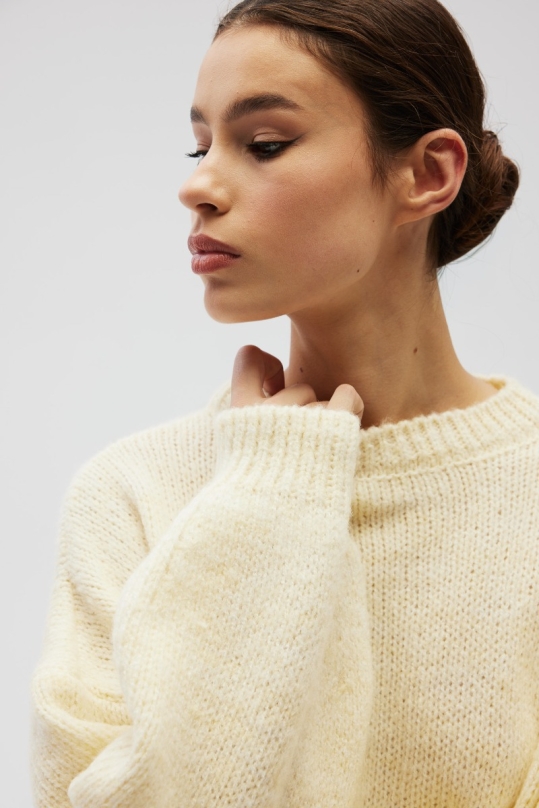 Sweter oversize z bufiastymi rękawami w kolorze BUTTER YELLOW - RIVERO