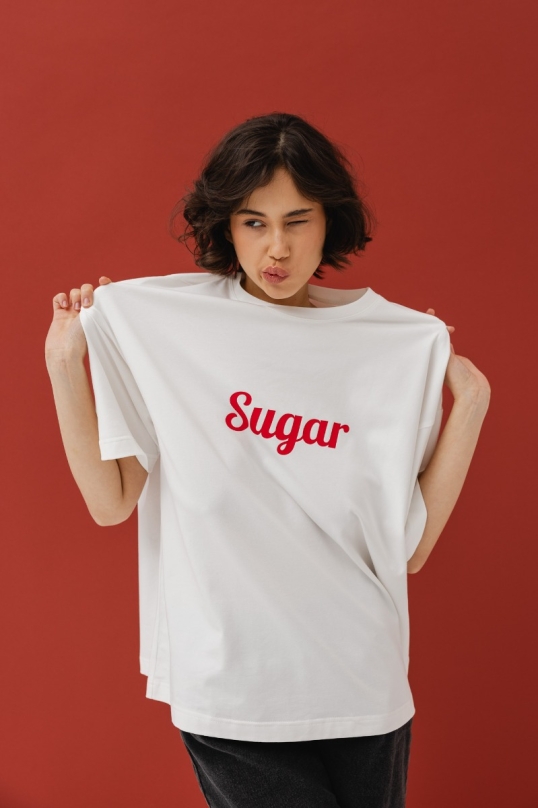 T-shirt z NADRUKIEM  w kolorze ECRU - EAZY - SUGAR 