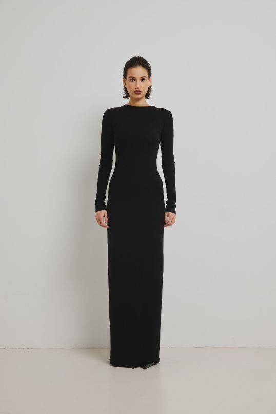 Gładka sukienka MAXI w kolorze TOTALLY BLACK - ARVENA