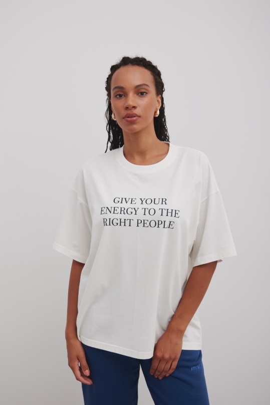 Tshirt typu oversize z NADRUKIEM w kolorze ECRU- QUOTES ENERGY