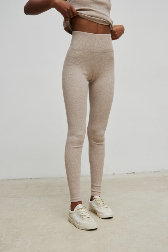 Legginsy damskie z prążkowanej dzianiny w kolorze BEIGE MELANGE - HIPS
