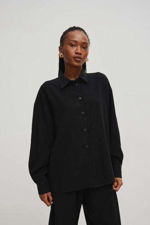 Luźna koszula z wiskozy w kolorze TOTALLY BLACK  - OBSESSION