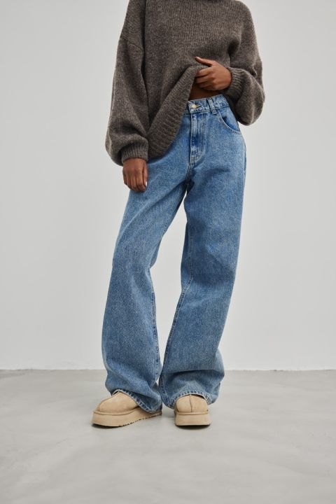Spodnie  jeansowe z szerokimi nogawkami w kolorze DARK DENIM - MANHATTAN