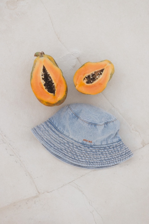 Kapelusz jeansowy z haftem LIGHT DENIM - BUCKET HAT