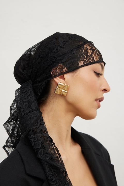 Koronkowa chusta w kolorze BLACK- NETLYN