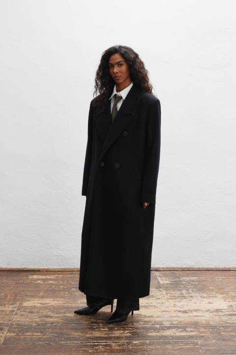 Wełniany trencz w kolorze TOTALLY BLACK - TESORO Wełniany trencz w kolorze TOTALLY BLACK - TESORO