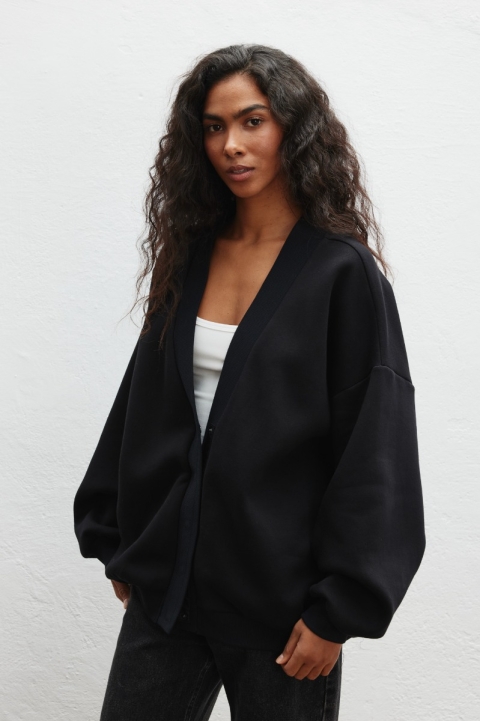 Bluza typu oversize z napami w kolorze TOTALLY BLACK - SWELL Bluza typu oversize z napami w kolorze TOTALLY BLACK - SWELL