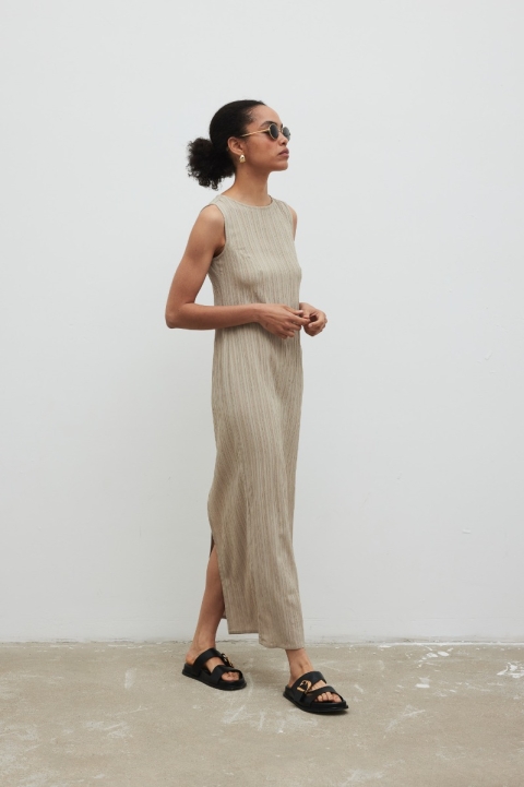 Sukienka maxi z wiskozy w kolorze BEIGE - AMBER