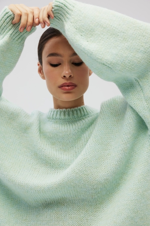 Sweter oversize z bufiastymi rękawami w kolorze FROSTY MINT - RIVERO Sweter oversize z bufiastymi rękawami w kolorze FROSTY MINT - RIVERO