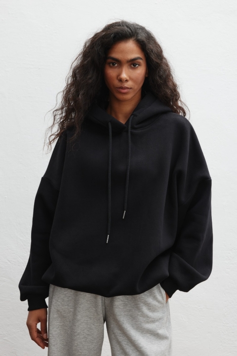Bluza typu oversize z ociepleniem w kolorze TOTALLY BLACK - AMBERLY Bluza typu oversize z ociepleniem w kolorze TOTALLY BLACK - AMBERLY
