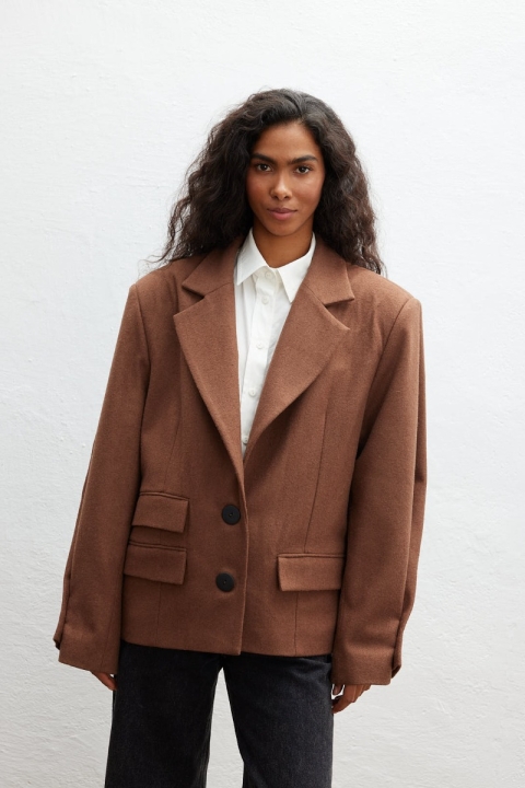 Wełniana marynarka o prostym kroju w kolorze DEEP CAMEL - RICHMOND Wełniana marynarka o prostym kroju w kolorze DEEP CAMEL - RICHMOND