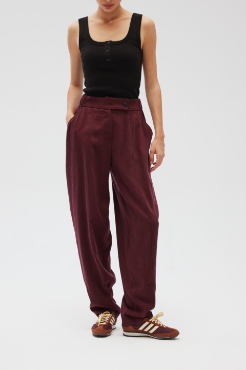 Eleganckie spodnie z przeszyciami w kolorze BORDO - EMBER
