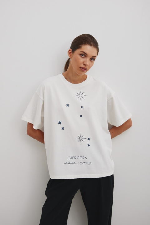 Tshirt oversize z nadrukiem w kolorze ECRU- ZODIAC / CAPRICORN