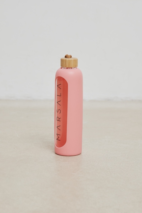Szklana butelka na wodę w kolorze POWDER PINK  - DROP
