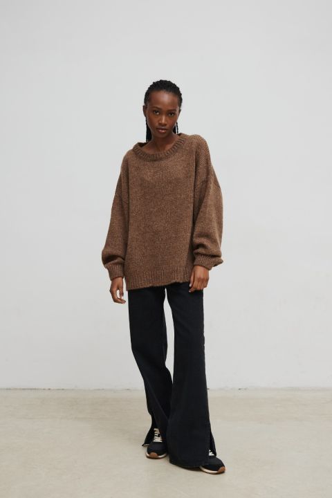 Sweter oversize z bufiastymi rękawami w kolorze LIGHT BROWN - RIVERO
