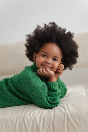 MINI Sweter oversize z bufiastym rękawem w kolorze DARK GREEN - RIVERO