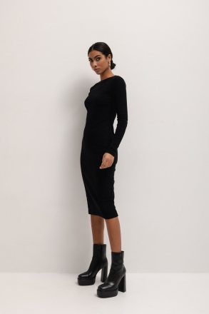 Sukienka wykonana z dzianiny z efektem SKIN PEACH w kolorze TOTALLY BLACK - SALMA
