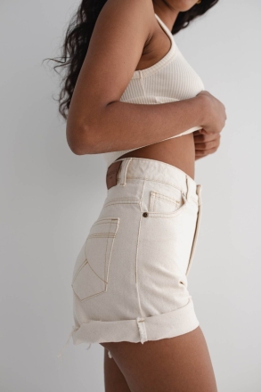 Szorty jeansowe z wysokim stanem w kolorze jasnobeżowym - VANITY BEIGE DENIM