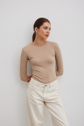 Dopasowane body z długim rękawem w kolorze BEIGE - RUE