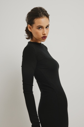 Gładka sukienka MAXI w kolorze TOTALLY BLACK - ARVENA