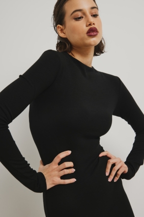 Gładka sukienka MAXI w kolorze TOTALLY BLACK - ARVENA