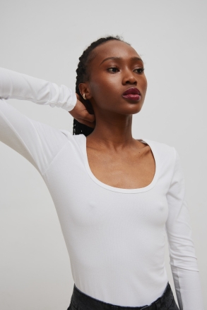 Dopasowany top  z długim rękawem w kolorze CLASSIC WHITE - LITE 