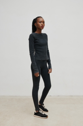 Legginsy damskie z prążkowanej dzianiny w kolorze FADED GREY - HIPS WASHED