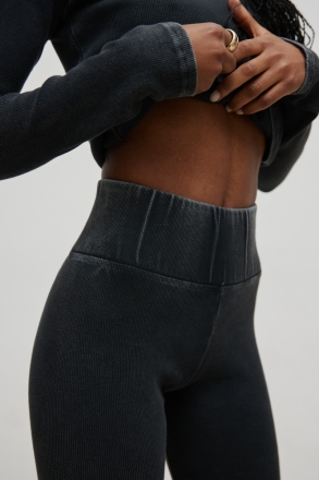 Legginsy damskie z prążkowanej dzianiny w kolorze FADED GREY - HIPS WASHED