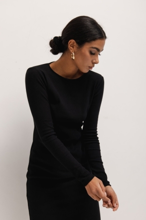 Sukienka wykonana z dzianiny z efektem SKIN PEACH w kolorze TOTALLY BLACK - SALMA