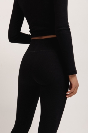 Dopasowany top z długim rękawem z dzianiny w kolorze DEEP BLACK skin peach - MOODY