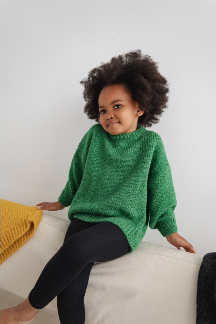 MINI Sweter oversize z bufiastym rękawem w kolorze DARK GREEN - RIVERO MINI Sweter oversize z bufiastym rękawem w kolorze DARK GREEN - RIVERO