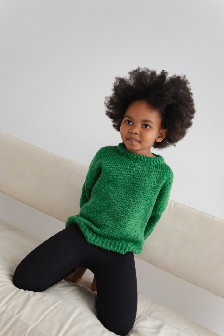 MINI Sweter oversize z bufiastym rękawem w kolorze DARK GREEN - RIVERO MINI Sweter oversize z bufiastym rękawem w kolorze DARK GREEN - RIVERO