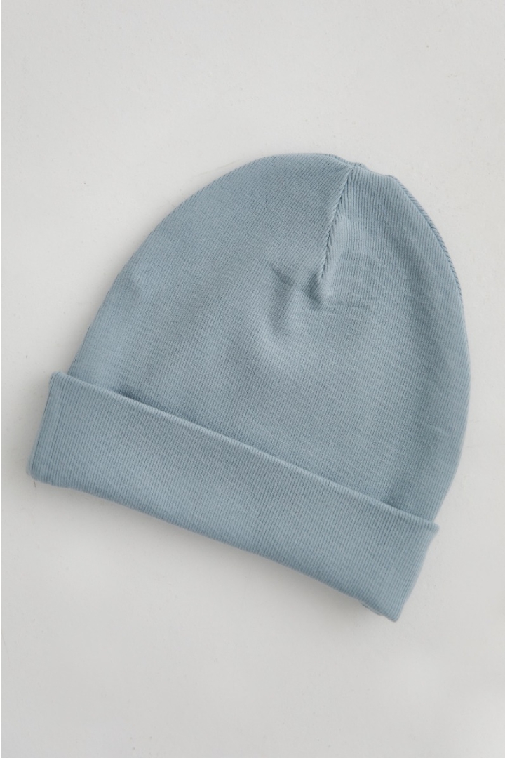 MINI czapka z delikatnego prążka w kolorze POWDER BLUE - TRAVIS MINI MINI czapka z delikatnego prążka w kolorze POWDER BLUE - TRAVIS MINI