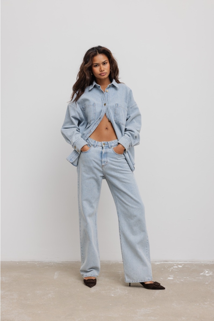 Spodnie o prostym kroju w kolorze LIGHT BLUE - REFLECT Spodnie o prostym kroju w kolorze LIGHT BLUE - REFLECT