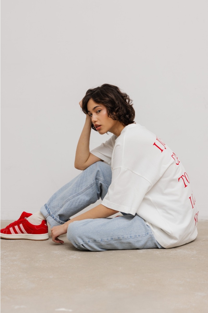 T-shirt z NADRUKIEM w kolorze ECRU - EAZY - CALL T-shirt z NADRUKIEM w kolorze ECRU - EAZY - CALL