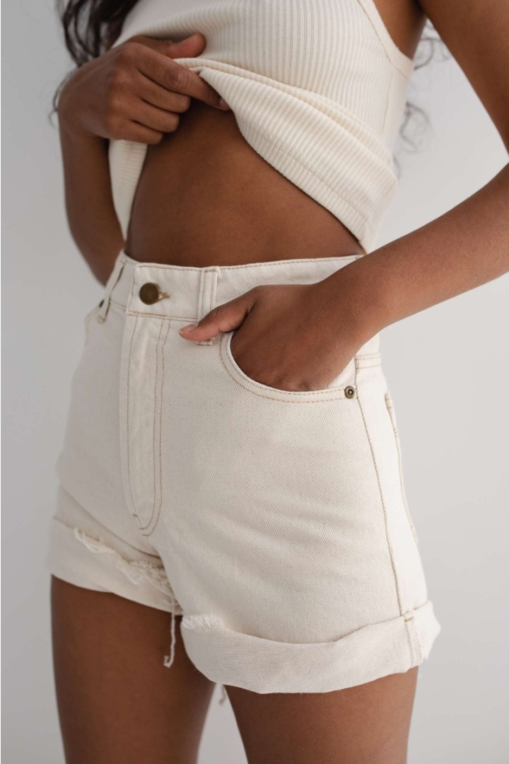Szorty jeansowe z wysokim stanem w kolorze jasnobeżowym - VANITY BEIGE DENIM Szorty jeansowe z wysokim stanem w kolorze jasnobeżowym - VANITY BEIGE DENIM