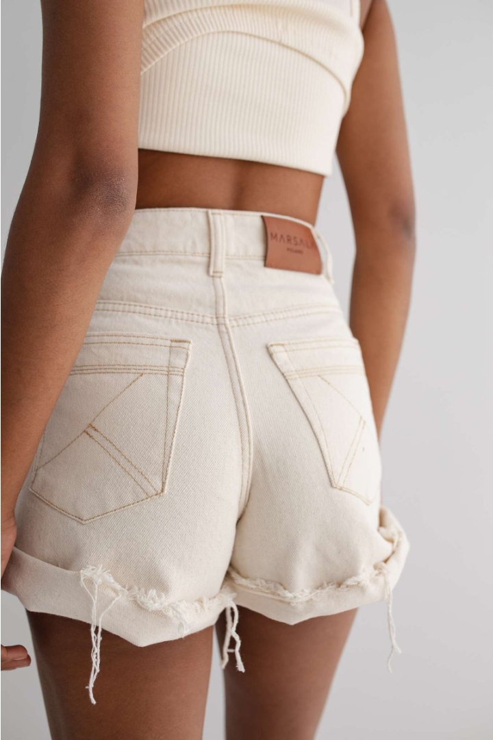 Szorty jeansowe z wysokim stanem w kolorze jasnobeżowym - VANITY BEIGE DENIM Szorty jeansowe z wysokim stanem w kolorze jasnobeżowym - VANITY BEIGE DENIM