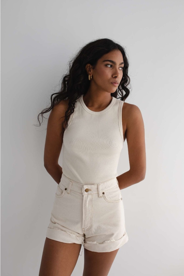 Szorty jeansowe z wysokim stanem w kolorze jasnobeżowym - VANITY BEIGE DENIM Szorty jeansowe z wysokim stanem w kolorze jasnobeżowym - VANITY BEIGE DENIM