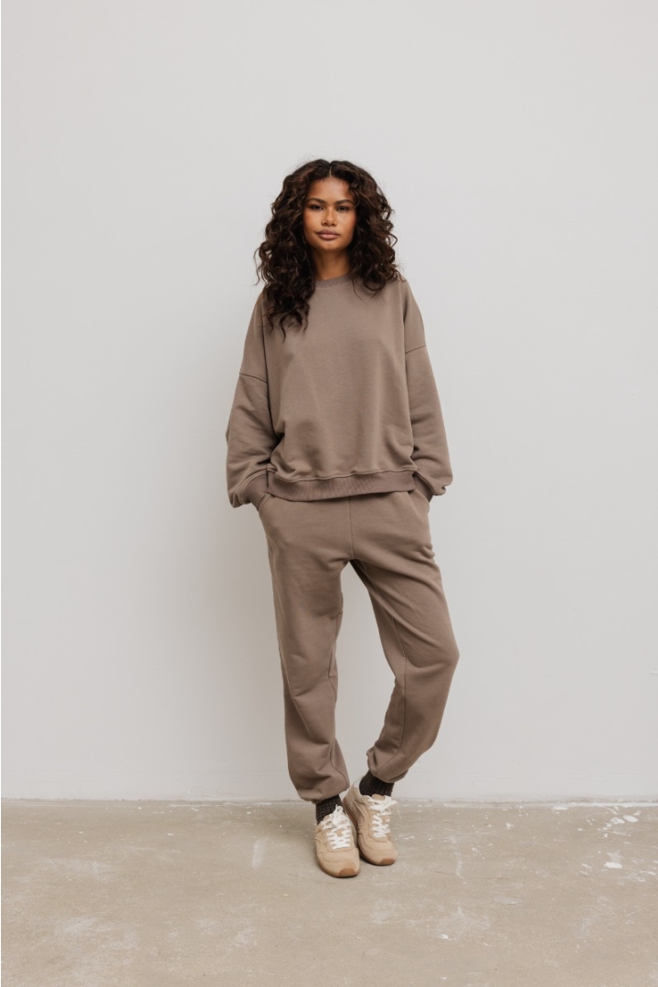 Spodnie dresowe w kolorze GRAY TAUPE - JOLLY Spodnie dresowe w kolorze GRAY TAUPE - JOLLY